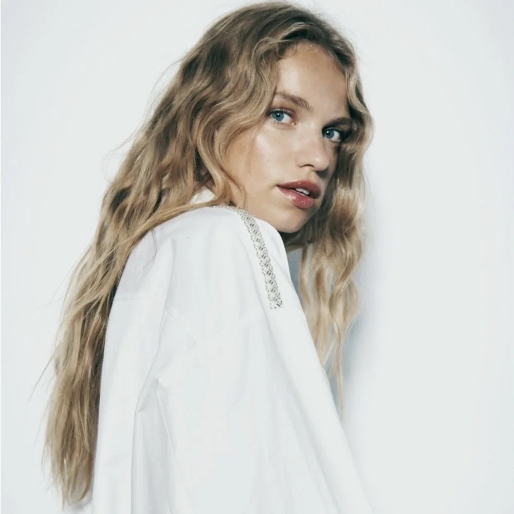 ❗️SOLD❗️ZARA BEADED SHOULDER POPLIN SHIRT WHITE - Picture 6 of 7